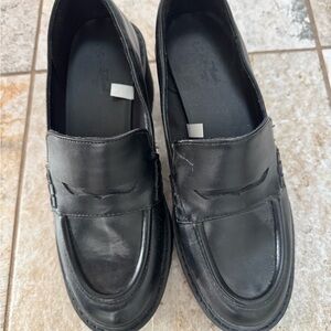 Universal Thread Black Slip-On Loafers